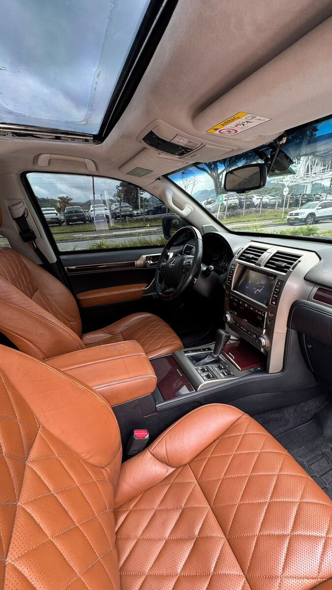 Interior en cuero cognac Lexus GX460